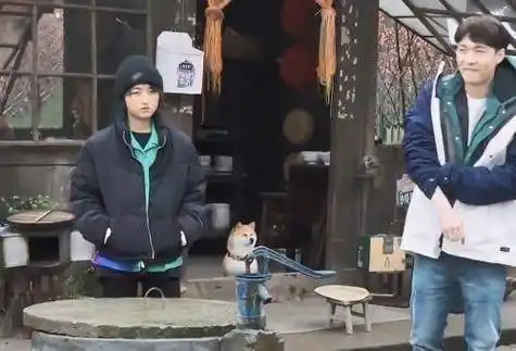 何炅激动迎接,彭彭被忽略,子枫冷淡_张艺兴_彭昱_张子枫