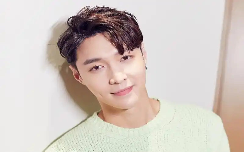 张艺兴帅气写真电脑桌面壁纸图片