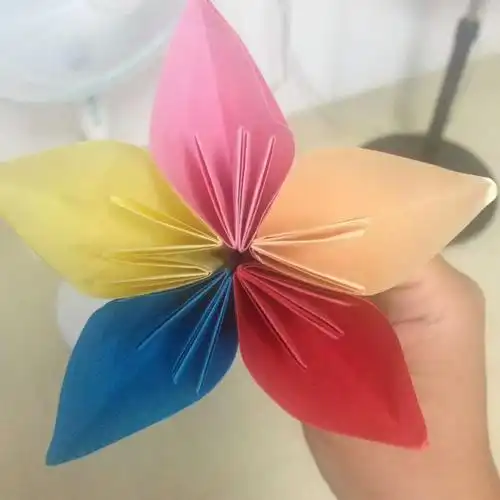 身高:133cm,年龄:10岁,爱好:阅读,绘画,做手工,跆拳道,唱歌