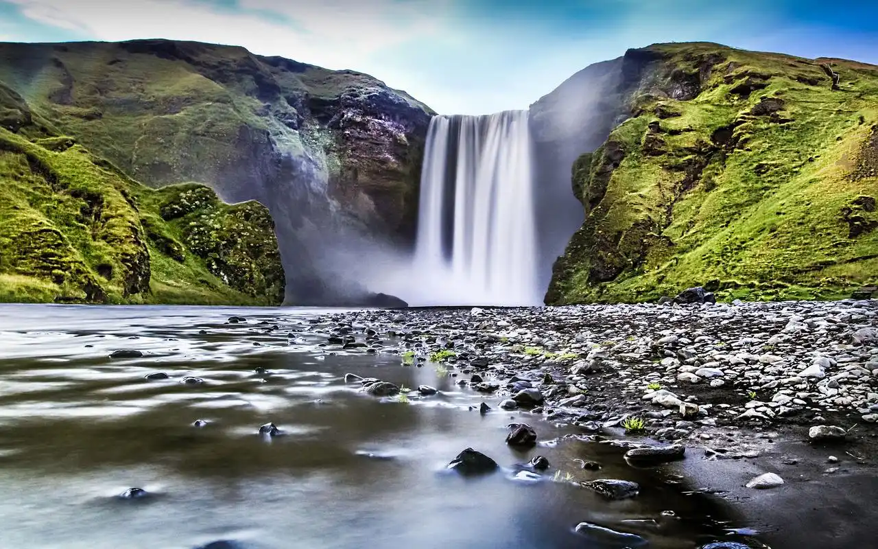 精选雄伟壮观的瀑布图片电脑桌面壁纸