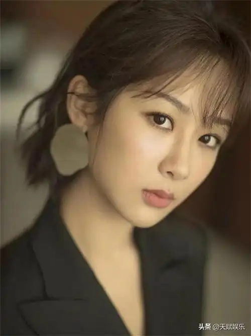 图片来源于公开的网络):影视演员杨紫,30岁,出生于1992年11月6日,北京