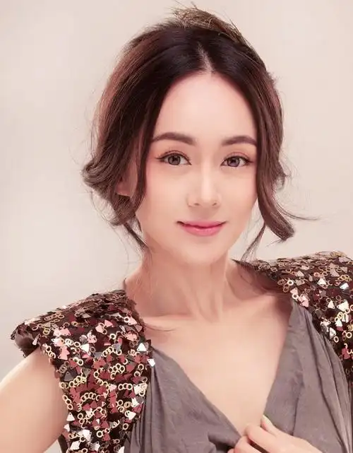 p>张定涵,原名张谊,1980年8月27日出生于北京市,中国内地女演员,毕业