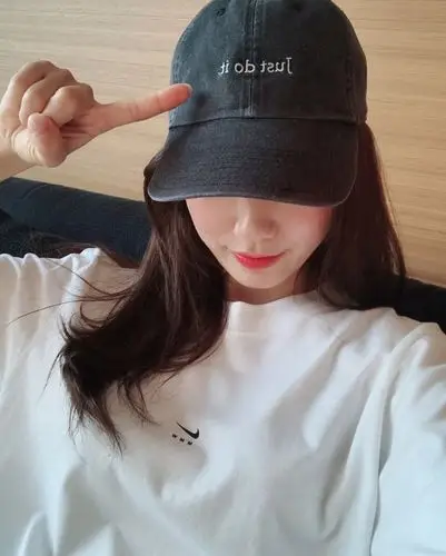 ins高清壁纸头像背景图片素材无水印原图-女神朴信惠ins图集