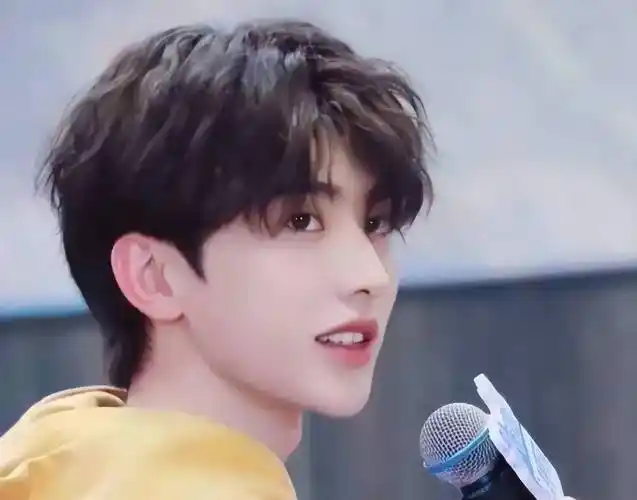 原创蔡徐坤近照曝光认不出!