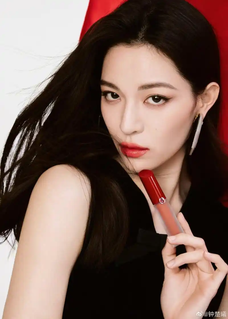 钟楚曦和倪妮的气质和外型非常相似. #动态创作月