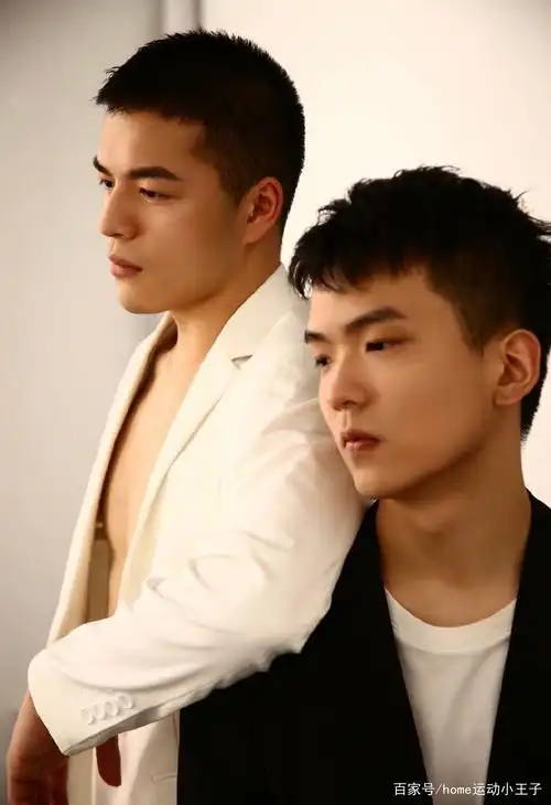 男男合影黑白配,一段超出友谊,又类似爱情的故事