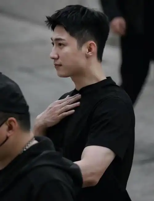 由黄景瑜,许魏洲主演的网剧《上瘾》将翻拍泰国版