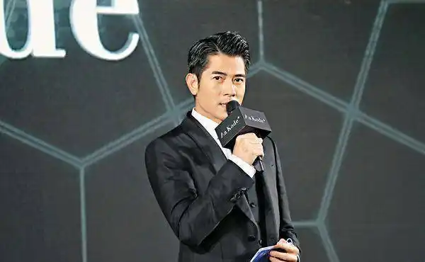 天王郭富城,十年如一日健身塑造健硕肌肉,54岁身材胜似20岁小伙_网友