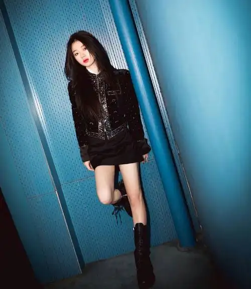 单依纯参加张艺谋《一秒钟》首映,深情演唱《给电影人的情书》