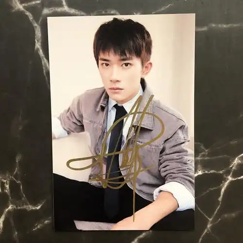 易烊千玺签名照笔保真tfboys定妆照易烊千玺周边写真后援礼物*银若奇
