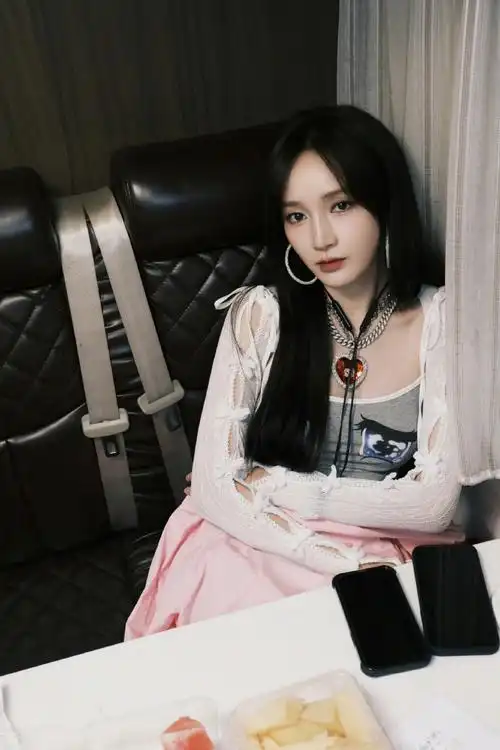 刘亦菲的战歌是孟佳唱的