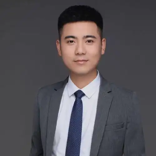 就是个稍微喜欢房产的中介!