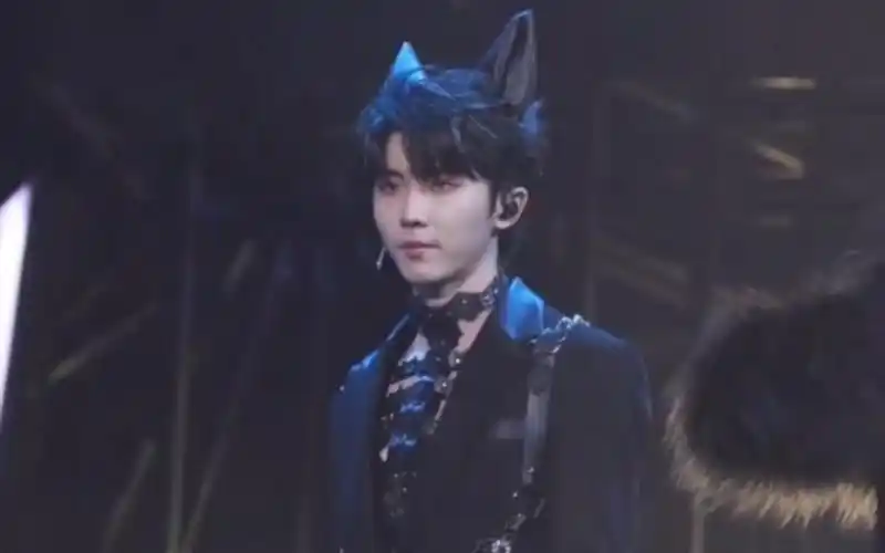 【马嘉祺】"我靠 嘉祺你穿的啥啊啊啊啊啊啊啊啊"