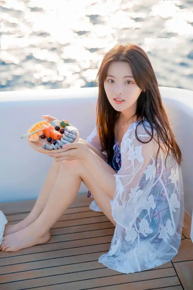 杨超越光脚丫图集