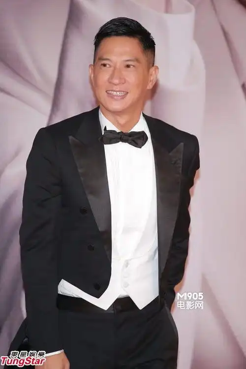 张家辉穿黑色西装尽显绅士气质 提名最佳男主角