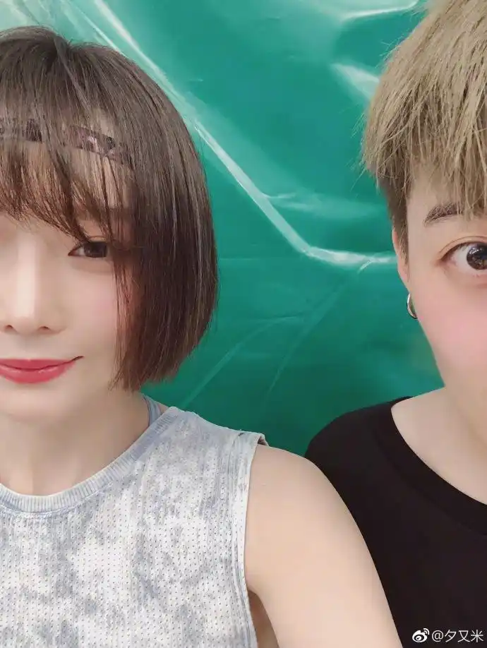 组图:高晓松前妻和郭碧婷运动香汗淋漓 曾轶可合影不露全脸