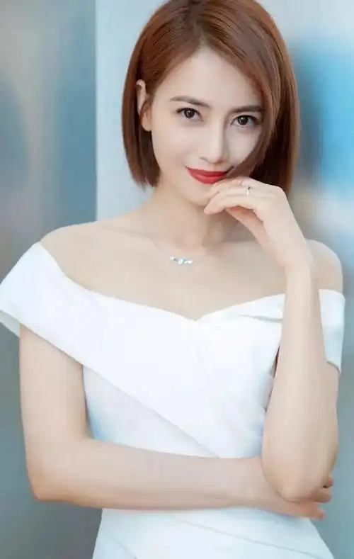 美丽优雅的高圆圆,优雅迷人,温婉秀丽的写真照!