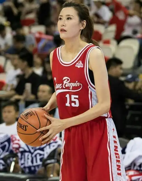 篮球女神身高2米,因个子太高找不到对象,如今31岁仍单身!