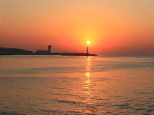 青岛情人坝灯塔日出全过程