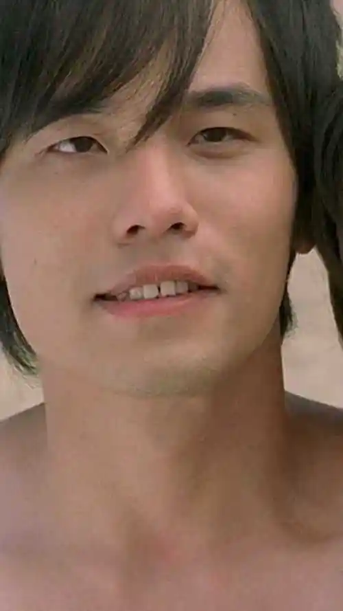 05年的周杰伦好稚嫩啊好清秀的一个小伙子还记得那年你几岁吗