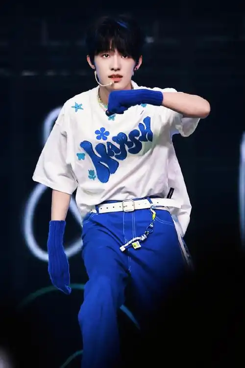 请尽情对我撒娇!@tf家族-张泽禹#tf三代全员校园风造型