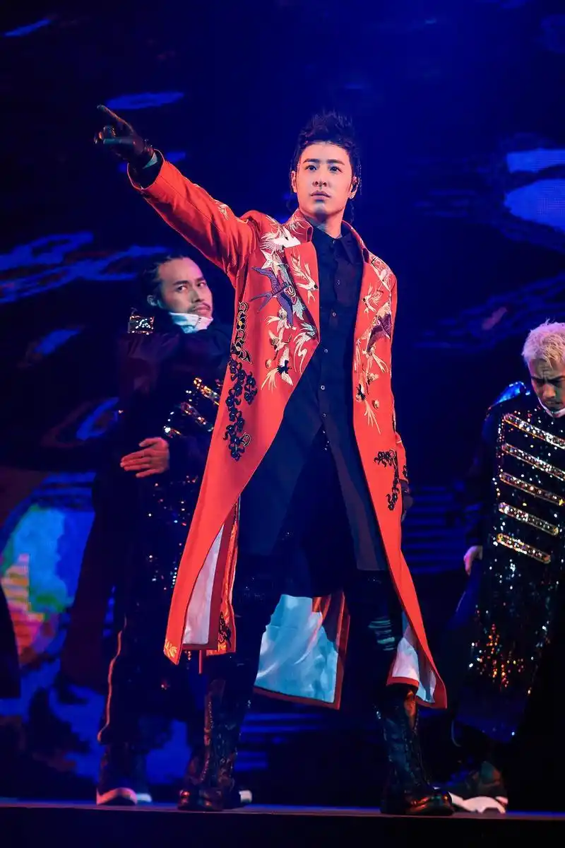 潘玮柏小巨蛋开唱 八套造型惊艳舞台