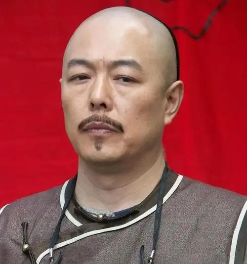 这令人不禁想起那些一旦有了财富就会改变国籍的艺人,比如高晓松