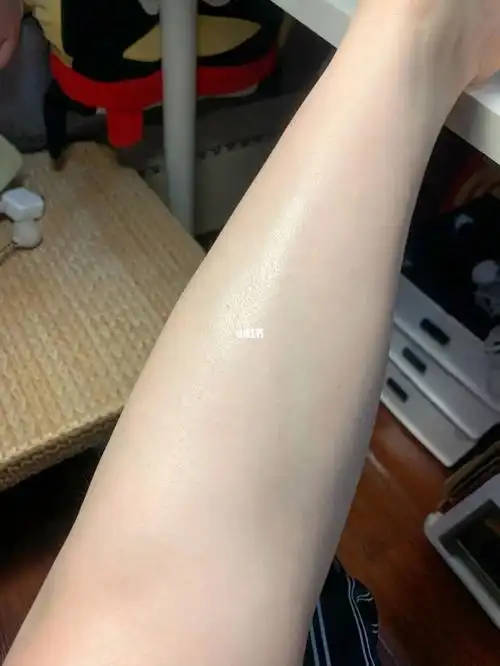 勤涂身体乳的快乐就是皮肤细腻光滑,还散发着健康的光泽感,白白嫩嫩的