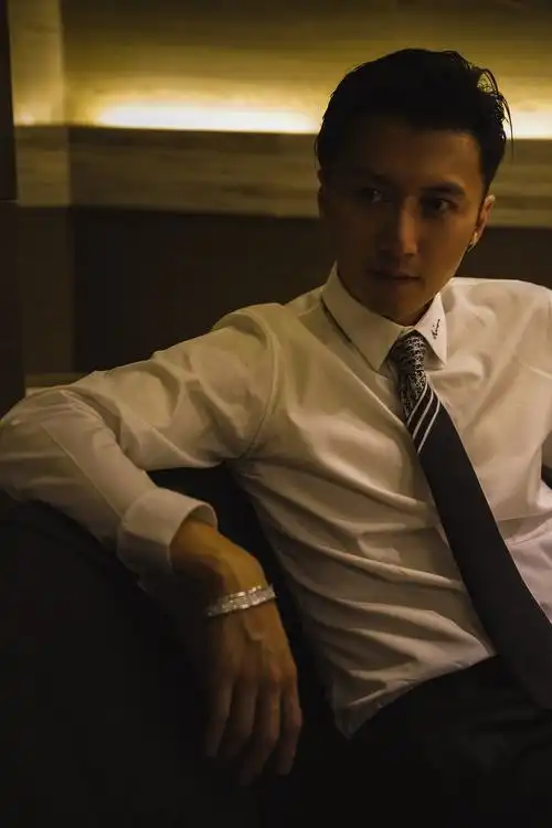 谢霆锋的新电影怒火重案真是帅炸了他的私服我们也能get三个小技巧