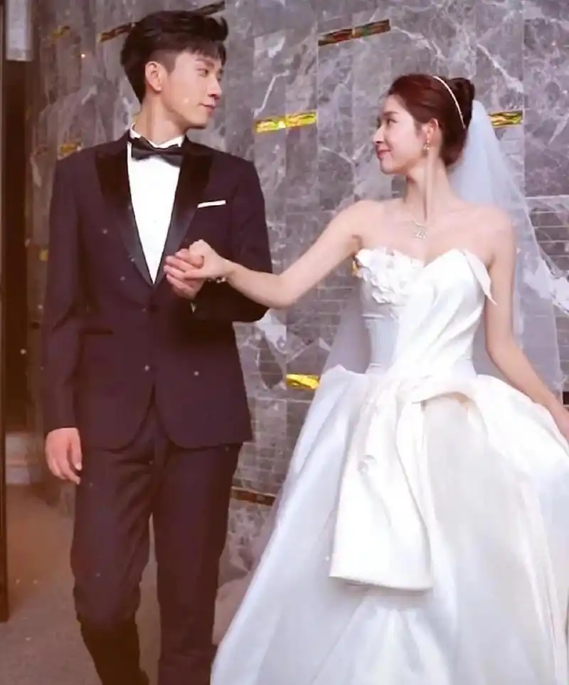 企鹅的《你给我的喜欢》挺好看的,温情治愈,虽说故事老套,但是王玉雯