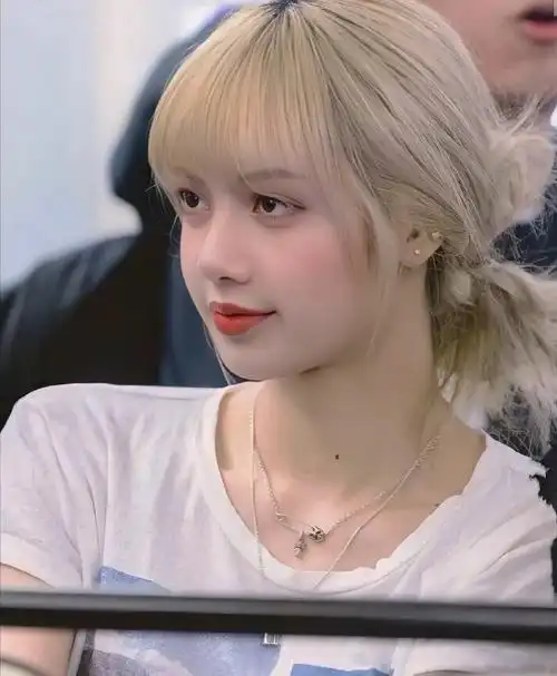 lisa颜值进化史##lisa最新照片状态