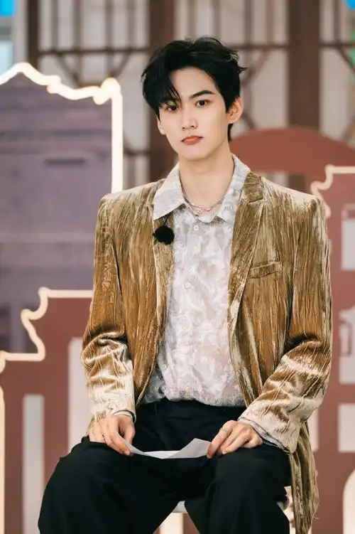 周柯宇开始推理吧##周柯宇树下有片红房子