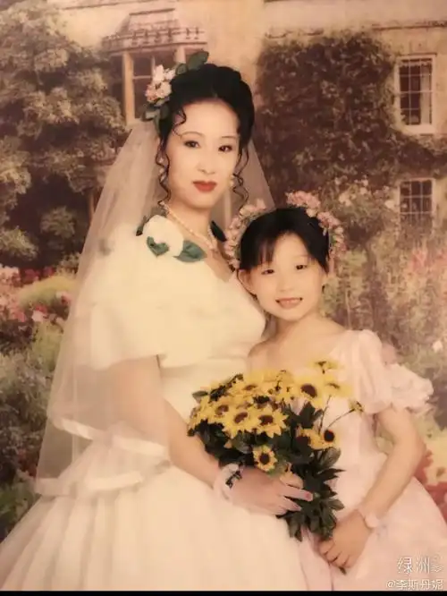 李斯丹妮x妈妈钟梓娟:从《快乐女声》到《妈妈,你真好看》