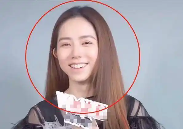 邓紫棋卸下眼妆后,整个人的气质都不一样,网友:真的很漂亮_眼睛_化妆