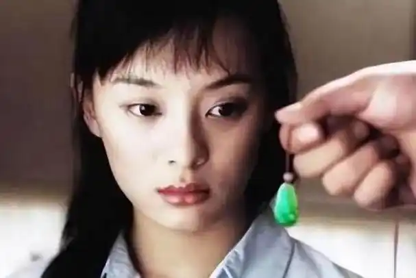 孙俪突然变美眼睛不凸也不发腮了下巴的痣引热议被疑整容