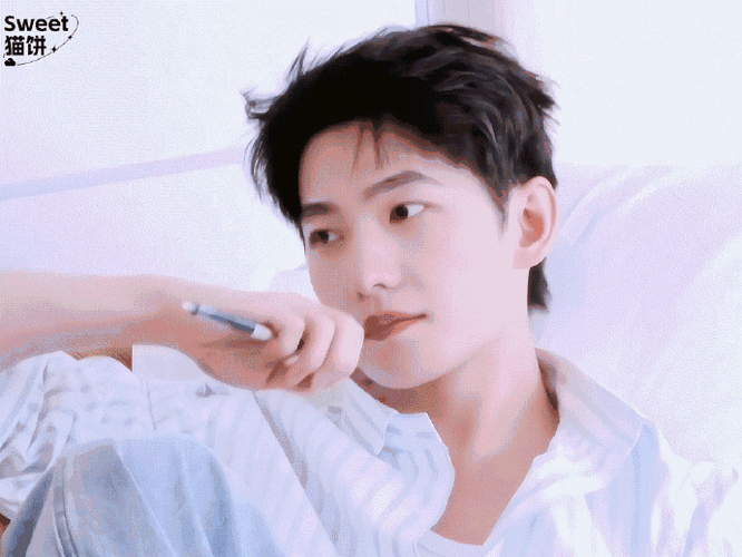 好爱杨洋的这种动态视角,感觉隔着屏幕对视了一样05 一些男友感