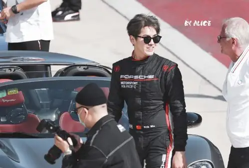 吴亦凡[超话]# | #保时捷赛车手吴亦凡# .