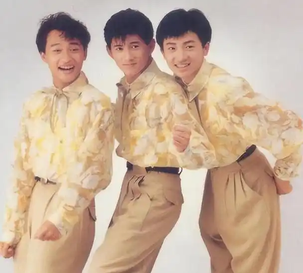 作为小虎队最帅的一只虎,吴奇隆的颜值可以说碾压当时无数男明星,不仅