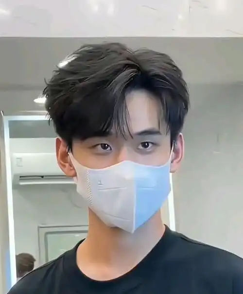 超短寸头,前刺头,狼尾头和微分碎盖头,以及它们在不同场合的搭配方法