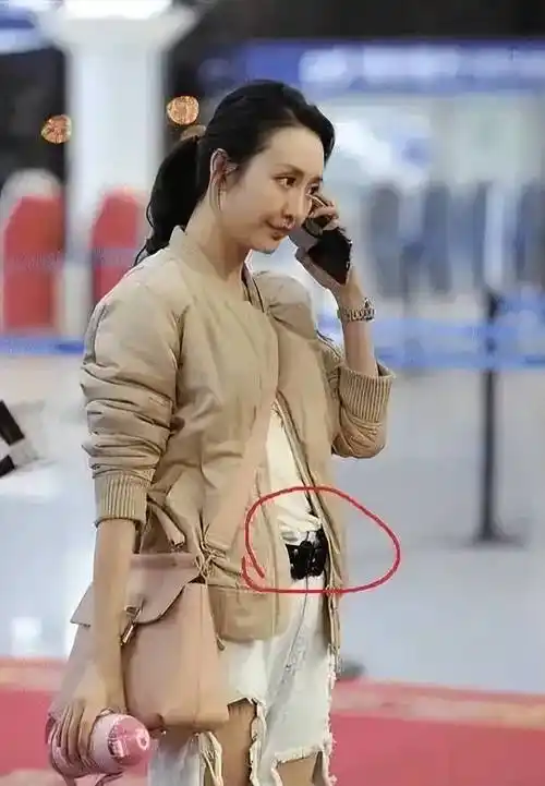 41岁女星王鸥被曝入院待产,年迈妈妈照顾,男方被曝绯闻不见踪影_孩子