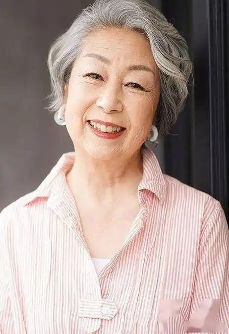 60到80岁女性,发型可以试试这三种,利落时尚很精致_短发_边头_全头