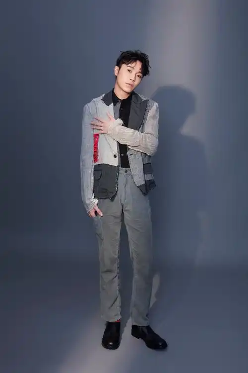 华语乐坛30组重量级歌手无预警表白吴青峰 《巴别塔庆典》放大招