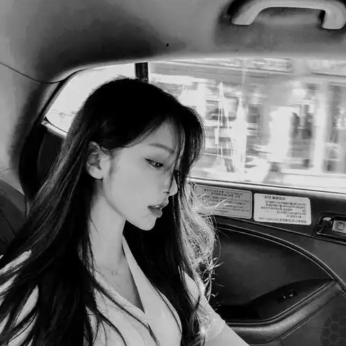 潮流伤感黑白女生头像