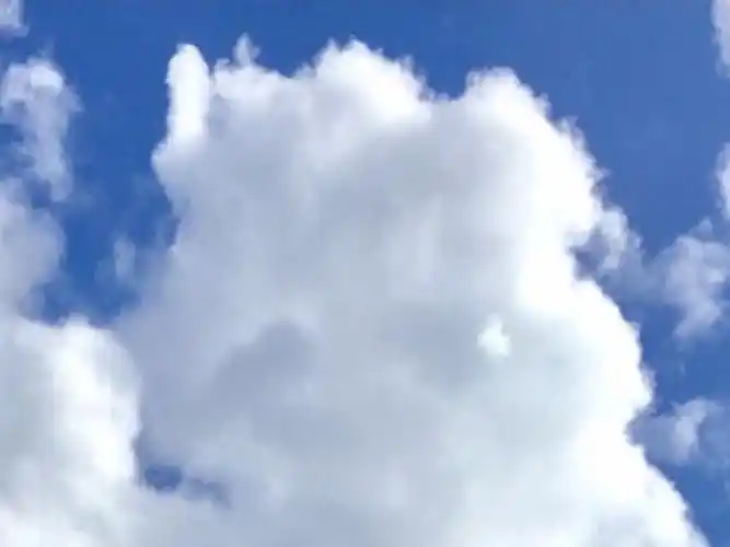 雪白的云朵像棉花糖一样美极了!