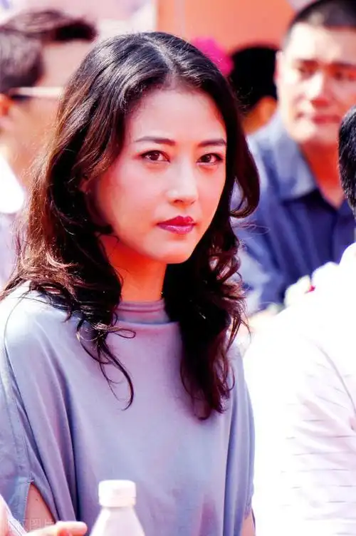 无儿无女的周海媚去世不到6个月,白发老母的选择令人泪目