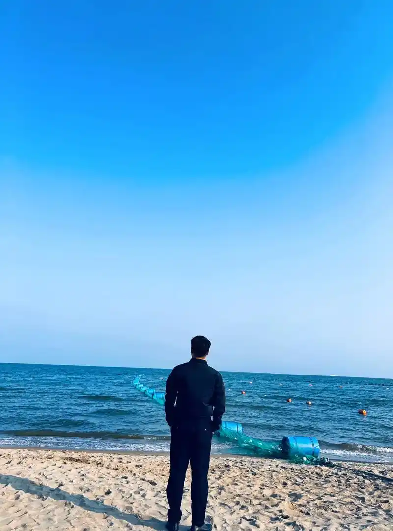 带你去看海 #文案 #保持热爱奔赴山海 #背影 #阳光男孩 - 抖音