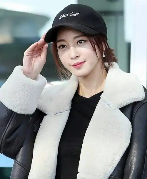 韩艺瑟《最新穿搭》休闲现身机场!正到不行!