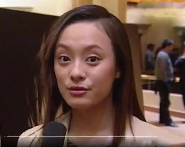 原创孙俪素人时期的照片,长发露额头并不好看,脸凹凸不平皮肤不好!