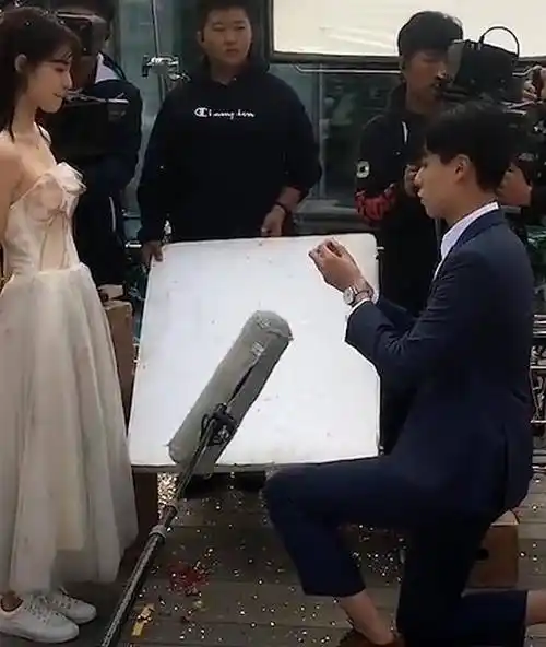 胡一天跟不少的女孩子,都有过合作,也演了不少的戏码,但是他的身高