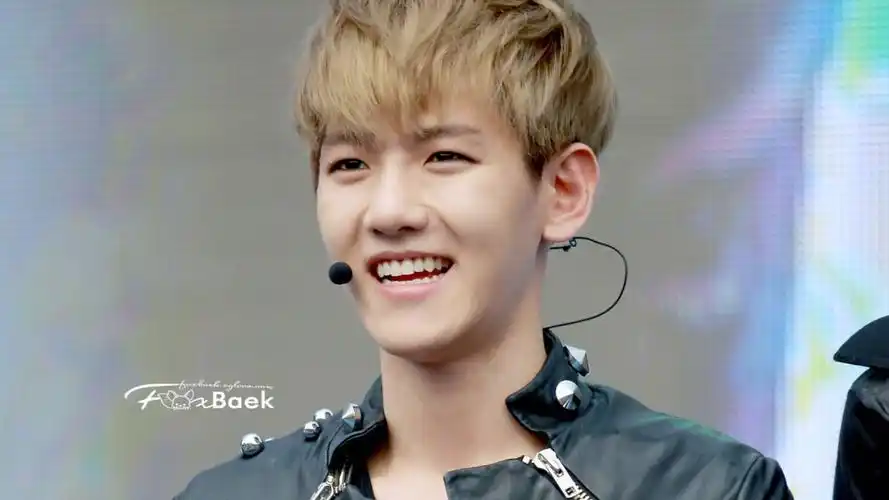 边伯贤入伍前给绯闻女友裴珠泫(irene)的神秘礼物居然是?